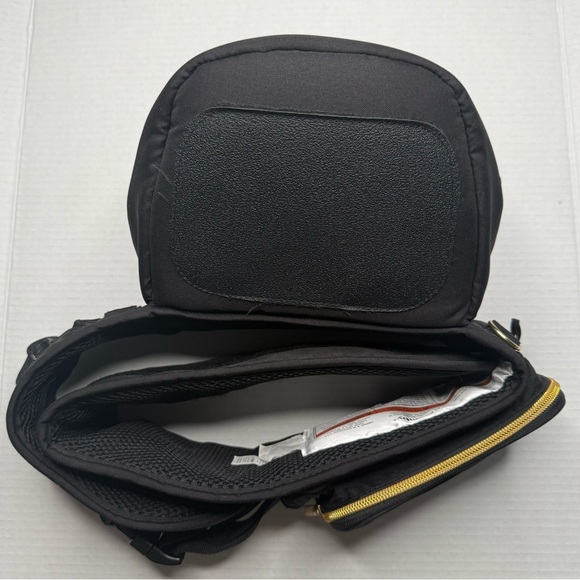 Tushbaby Hip Carrier | Black with Gold accents ✨ - Picture 10 of 10